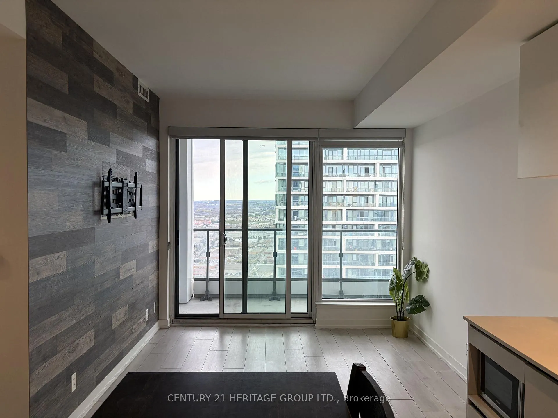Photo 17 of Unit 6001, 5 Buttermill Avenue, Vaughan, Vaughan Corporate Centre — HOMEH