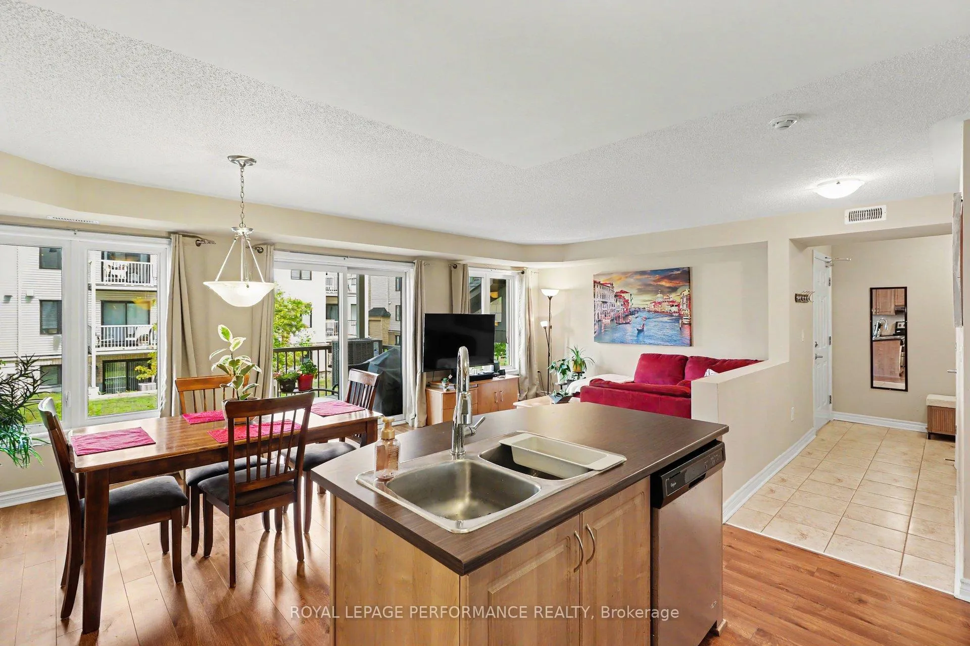 Photo 4 of Unit 3, 115 Bluestone Private, Ottawa, Avalon West — HOMEH