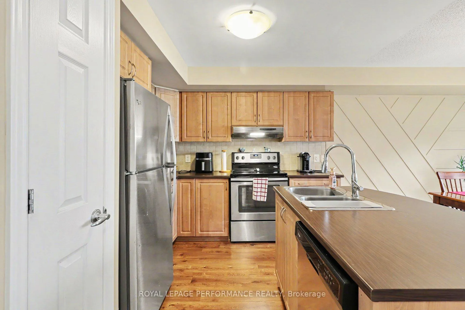 Photo 9 of Unit 3, 115 Bluestone Private, Ottawa, Avalon West — HOMEH