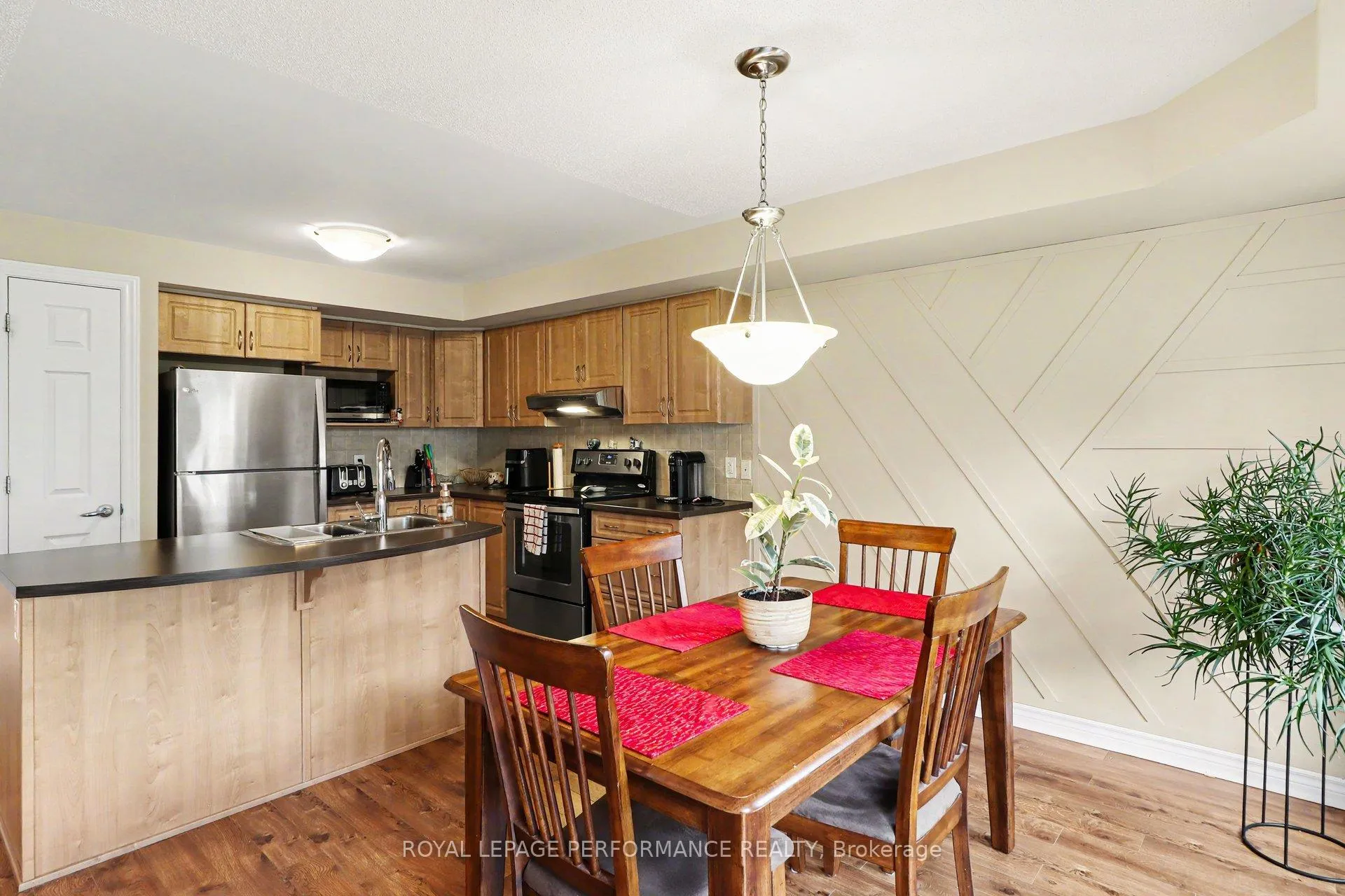 Photo 12 of Unit 3, 115 Bluestone Private, Ottawa, Avalon West — HOMEH
