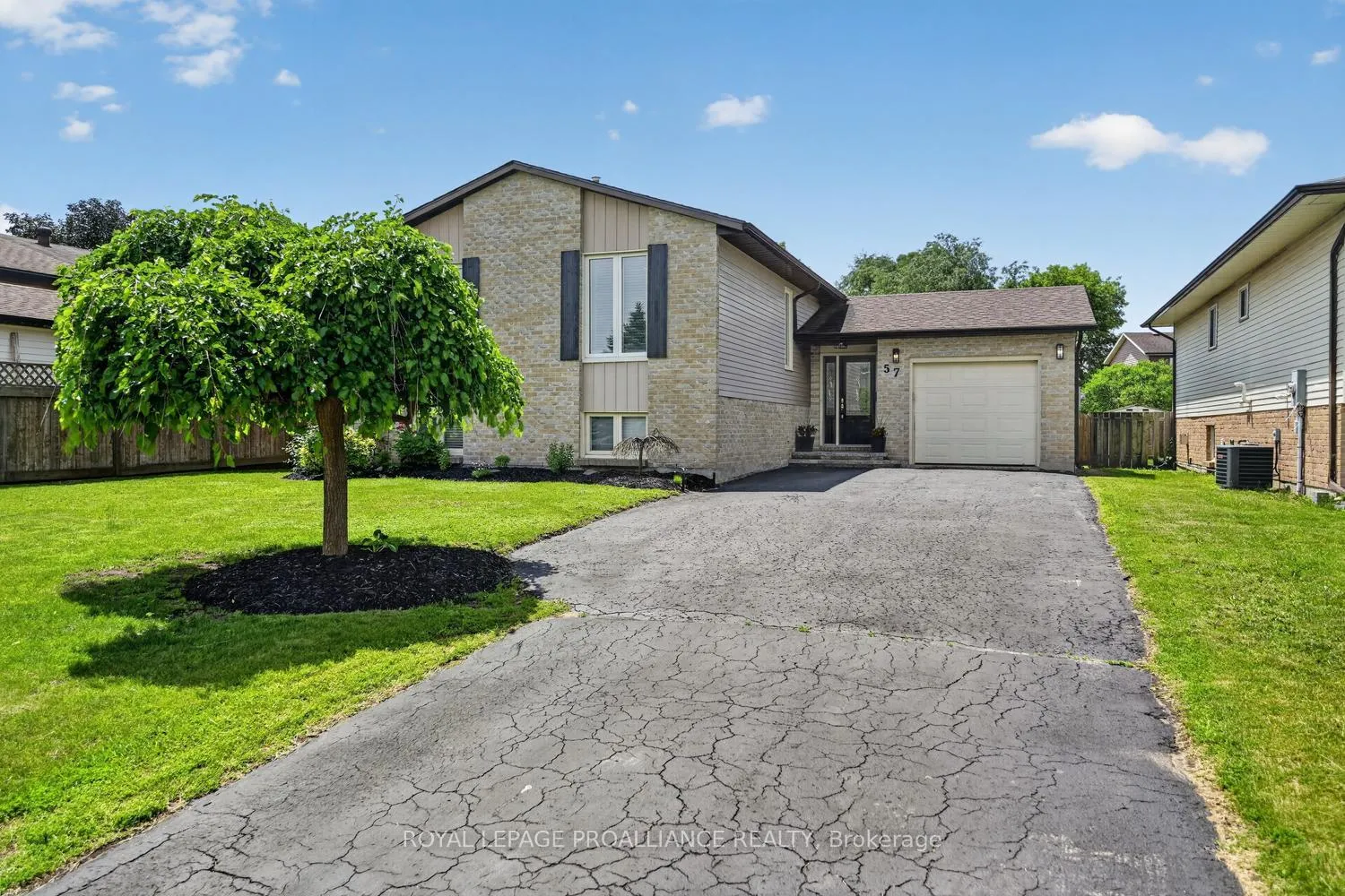 Photo 2 of 57 Cambridge Crescent, Brockville, Brockville — HOMEH