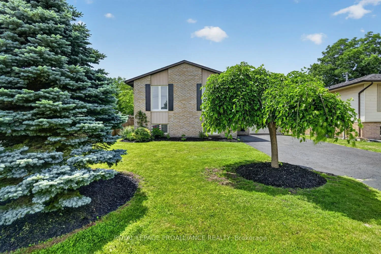 Photo 3 of 57 Cambridge Crescent, Brockville, Brockville — HOMEH