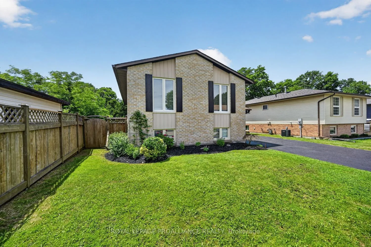 Photo 4 of 57 Cambridge Crescent, Brockville, Brockville — HOMEH