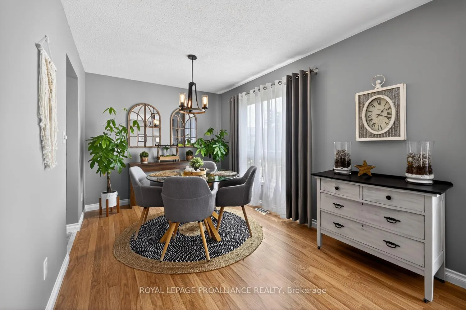 Photo 11 of 57 Cambridge Crescent, Brockville, Brockville — HOMEH