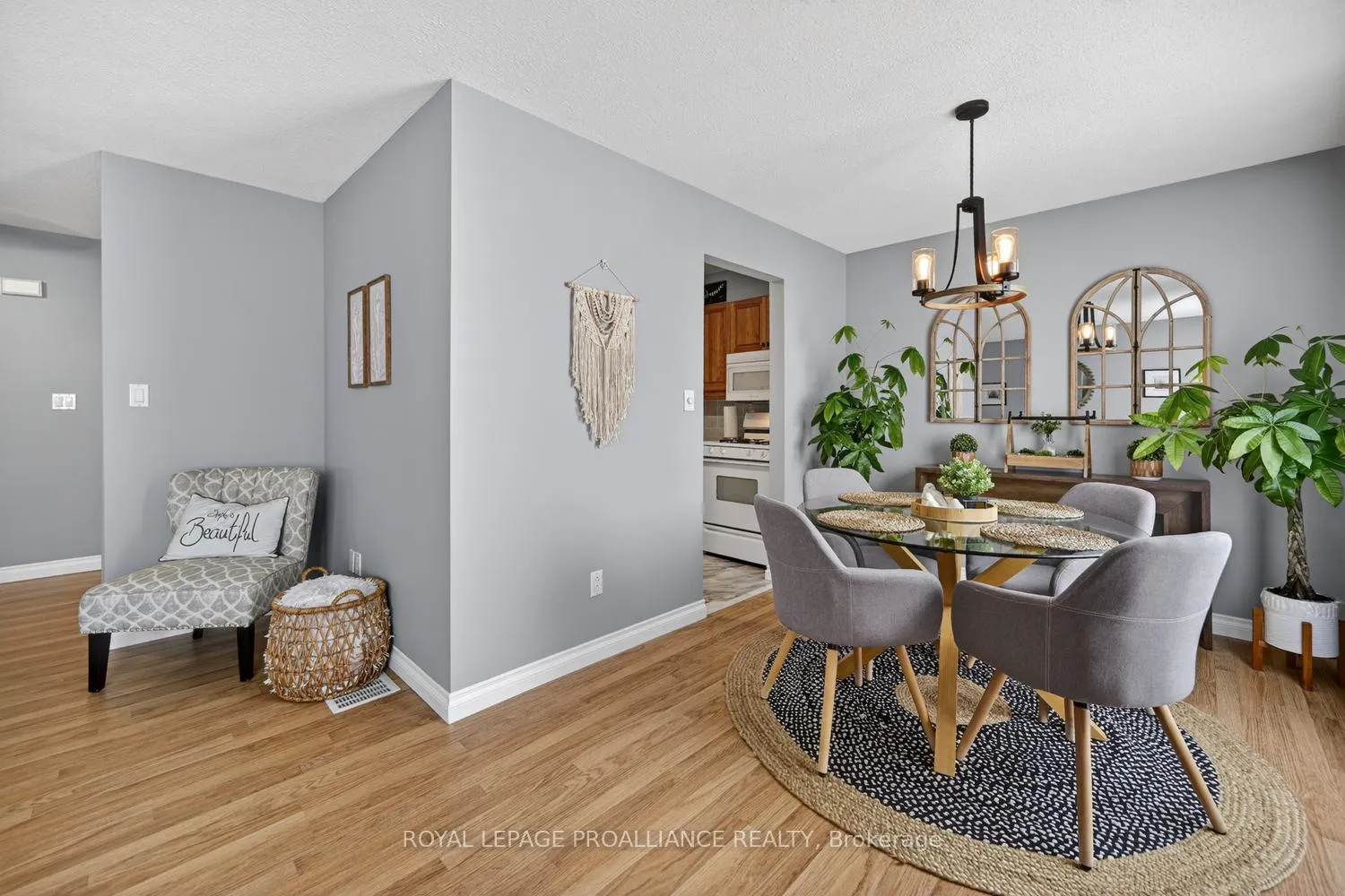 Photo 12 of 57 Cambridge Crescent, Brockville, Brockville — HOMEH