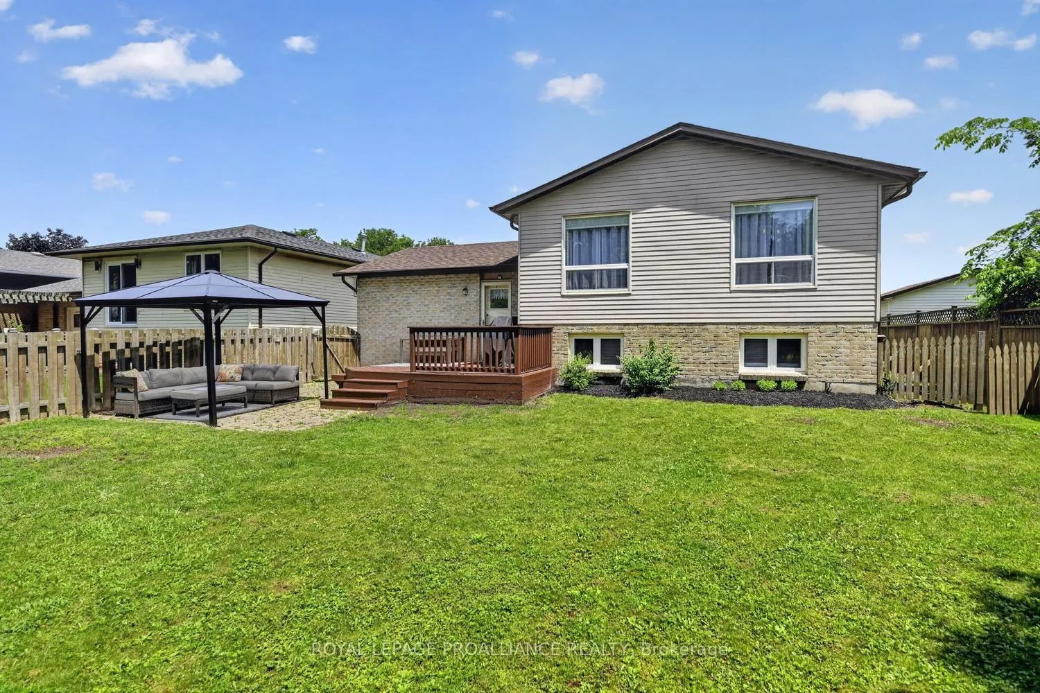 Photo 32 of 57 Cambridge Crescent, Brockville, Brockville — HOMEH