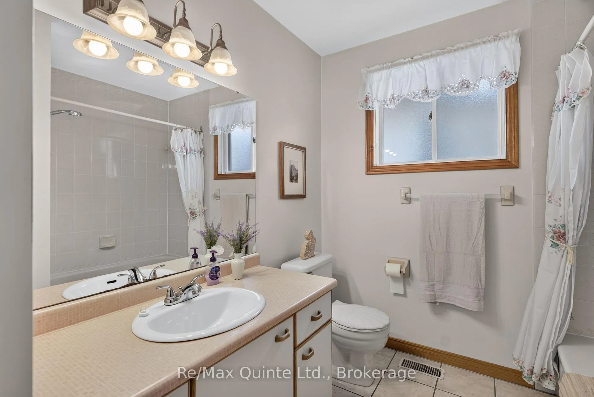 Photo 13 of 83 Parkview Heights, Quinte West, Trenton Ward — HOMEH