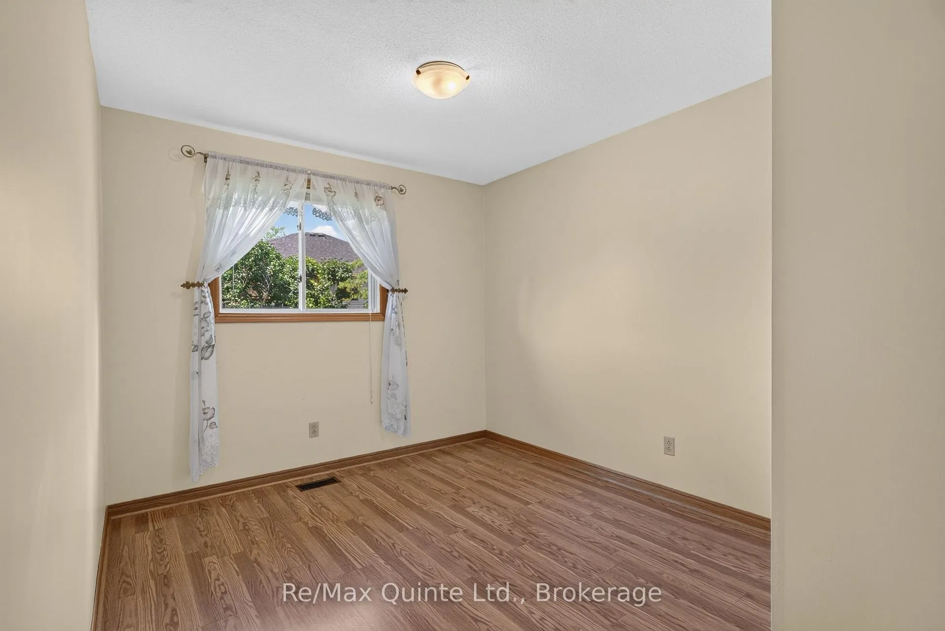 Photo 16 of 83 Parkview Heights, Quinte West, Trenton Ward — HOMEH