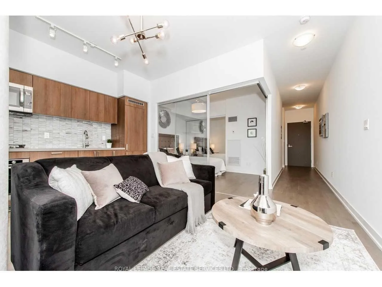 Photo 3 of Unit 418, 501 St Clair Avenue, Toronto, Casa Loma — HOMEH