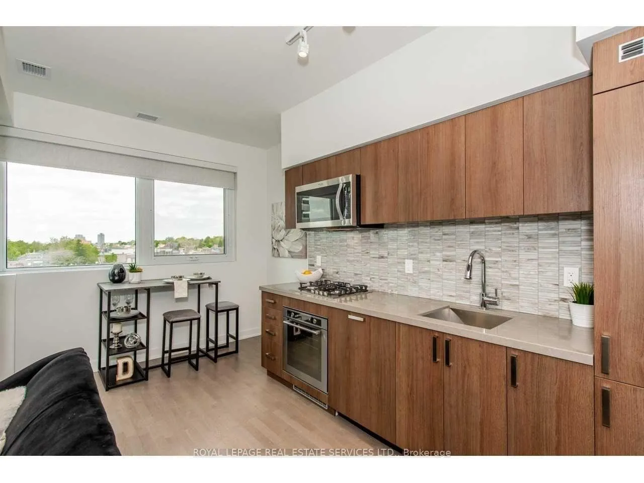 Photo 5 of Unit 418, 501 St Clair Avenue, Toronto, Casa Loma — HOMEH