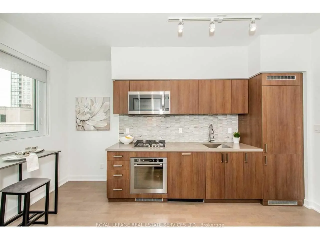 Photo 6 of Unit 418, 501 St Clair Avenue, Toronto, Casa Loma — HOMEH