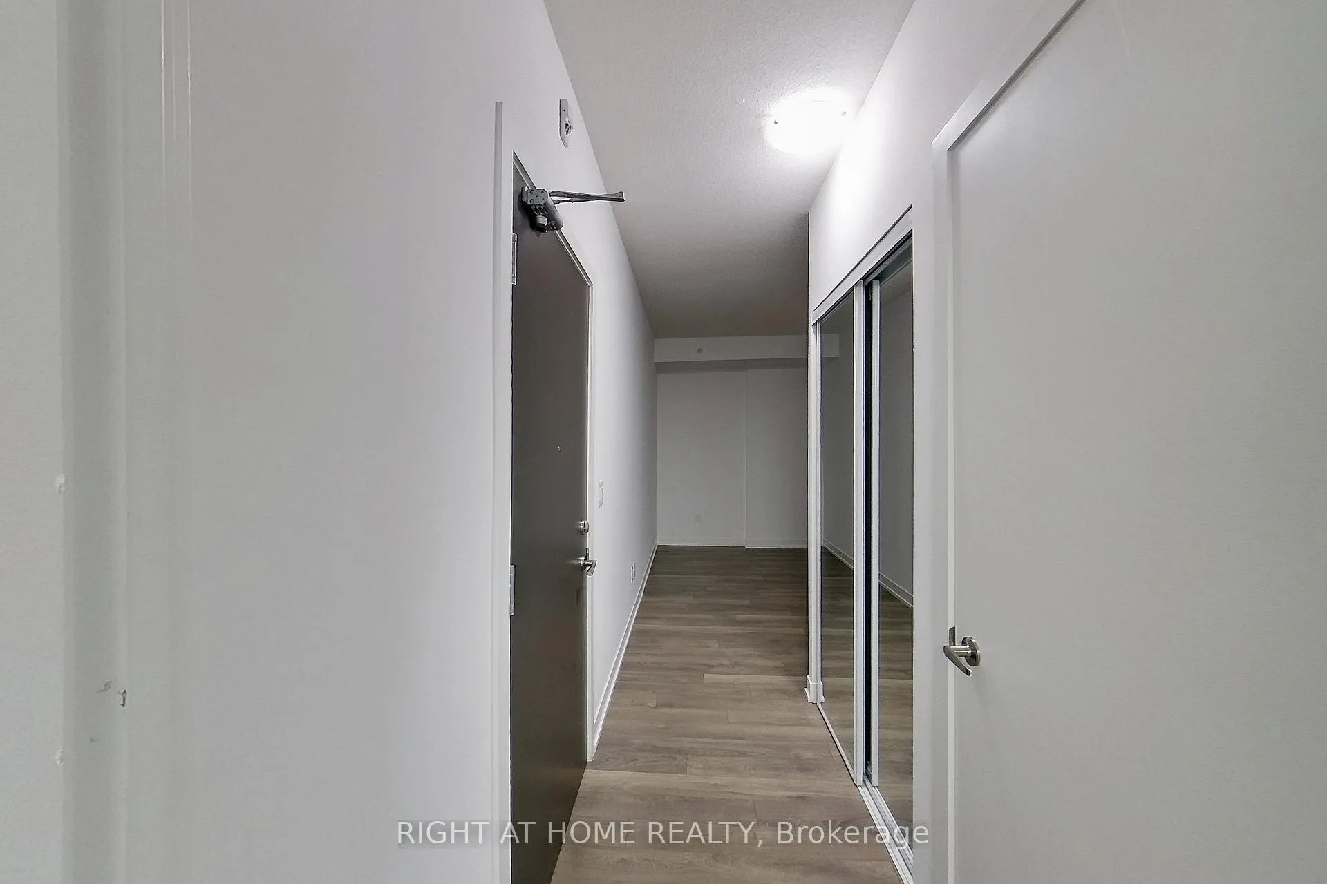 Photo 2 of Unit 313, 550 North Service Road, Grimsby, Grimsby Beach — HOMEH