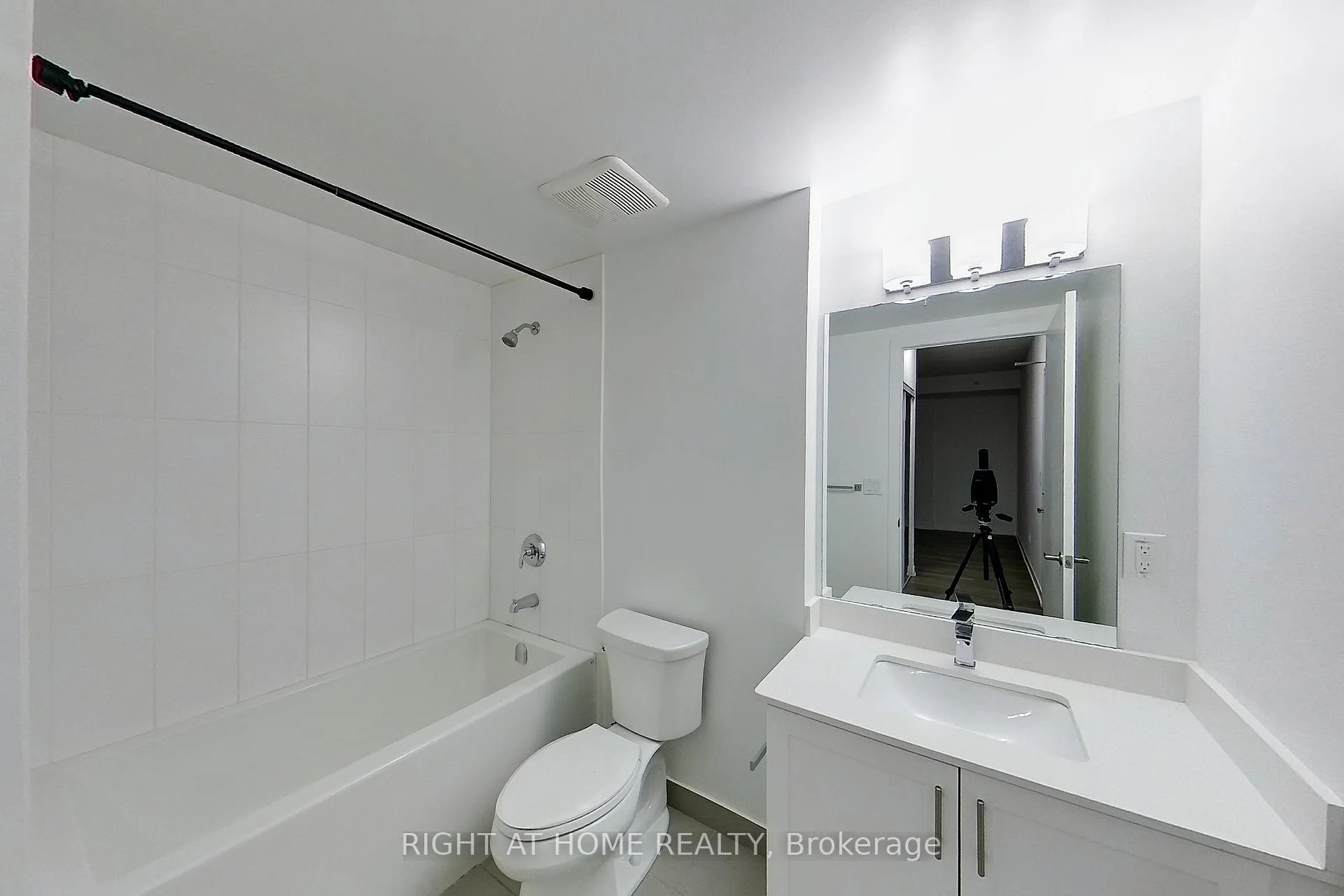 Photo 4 of Unit 313, 550 North Service Road, Grimsby, Grimsby Beach — HOMEH