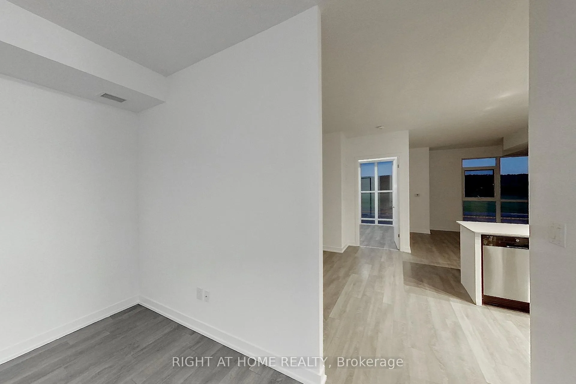 Photo 6 of Unit 313, 550 North Service Road, Grimsby, Grimsby Beach — HOMEH