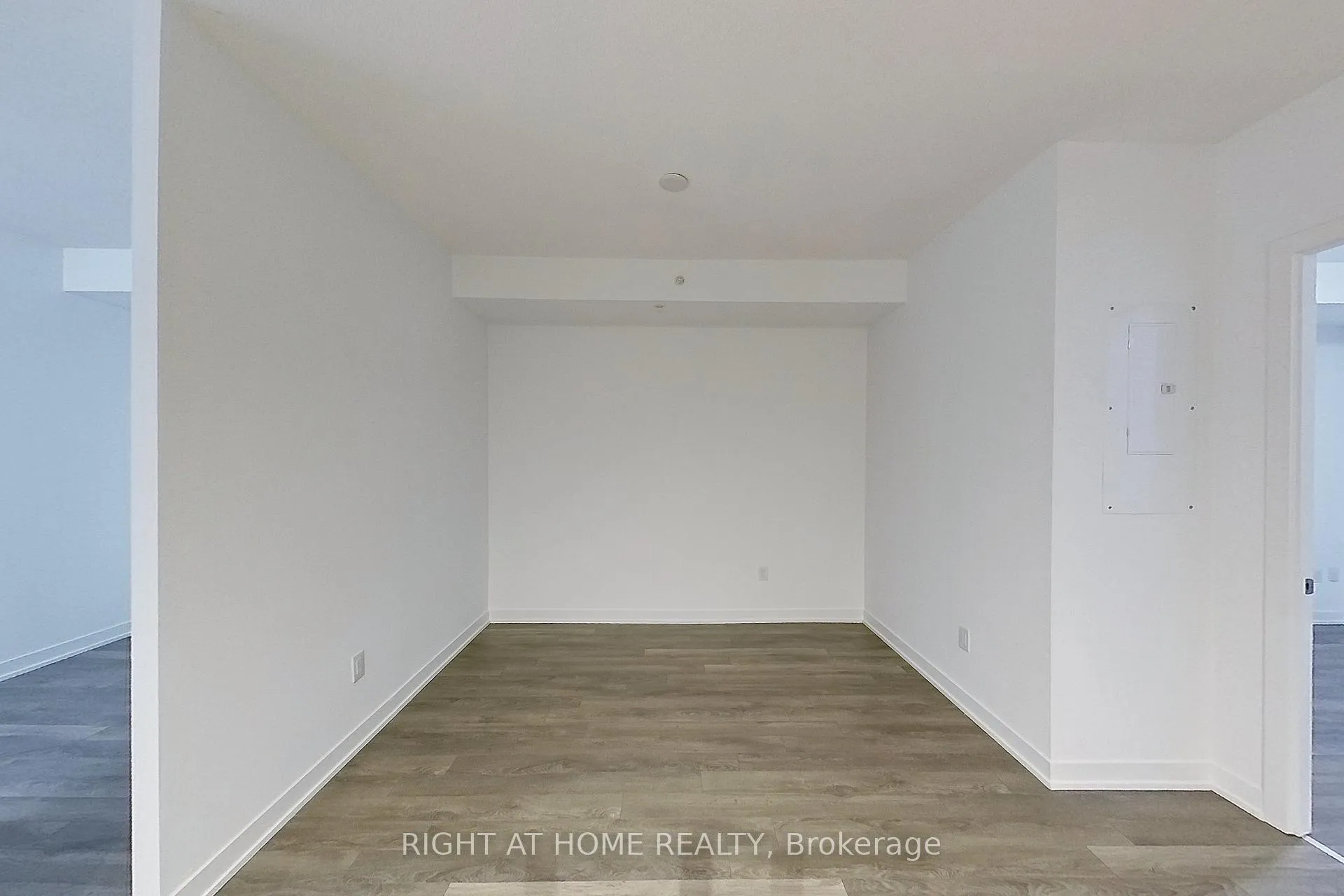 Photo 9 of Unit 313, 550 North Service Road, Grimsby, Grimsby Beach — HOMEH