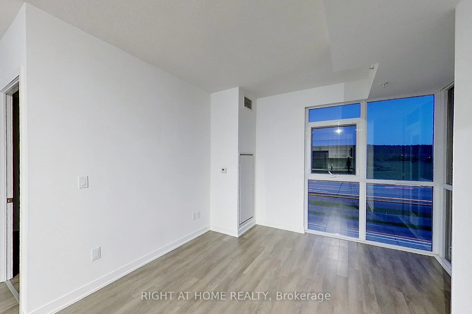 Photo 11 of Unit 313, 550 North Service Road, Grimsby, Grimsby Beach — HOMEH