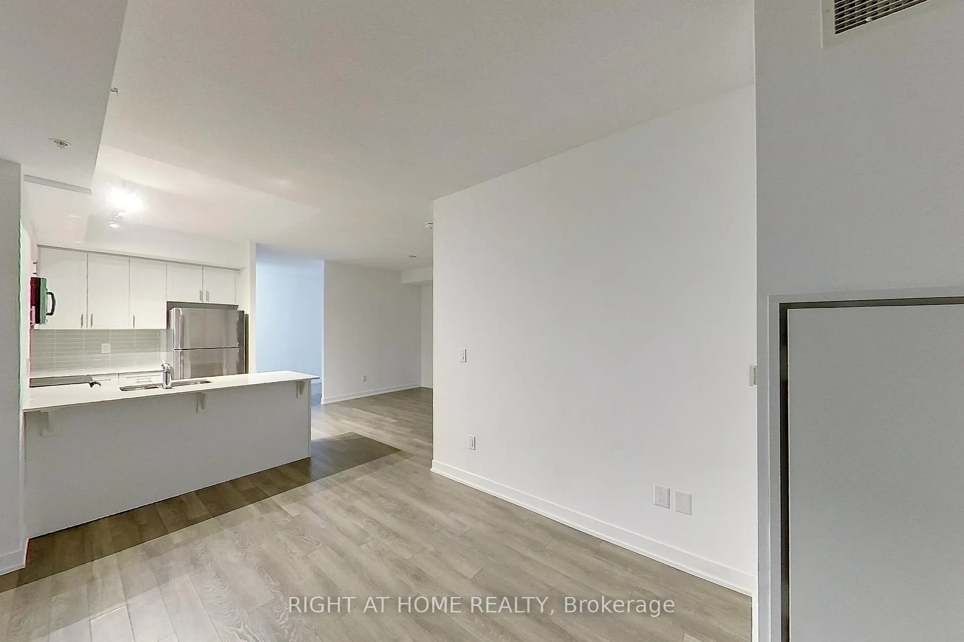 Photo 12 of Unit 313, 550 North Service Road, Grimsby, Grimsby Beach — HOMEH