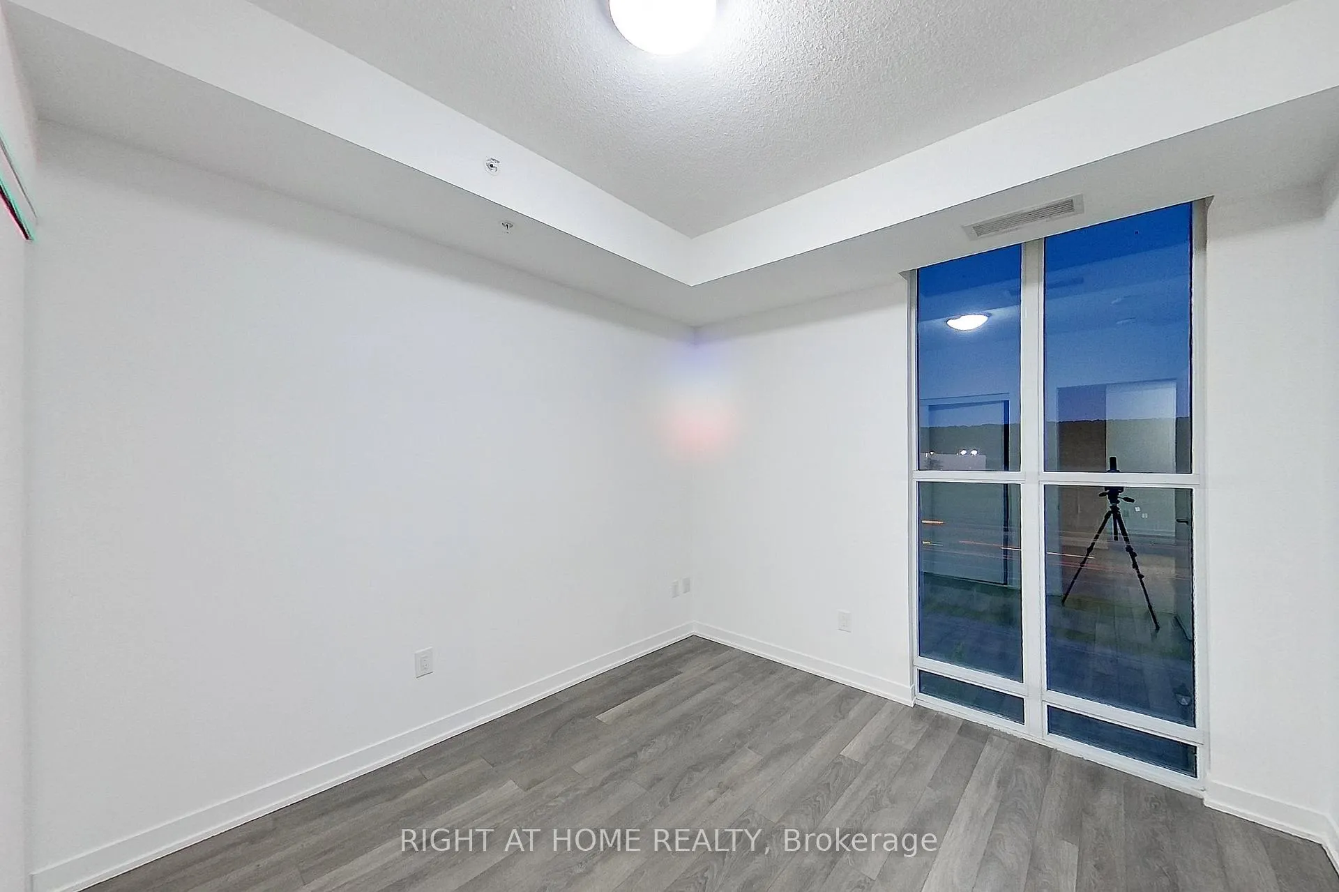 Photo 14 of Unit 313, 550 North Service Road, Grimsby, Grimsby Beach — HOMEH