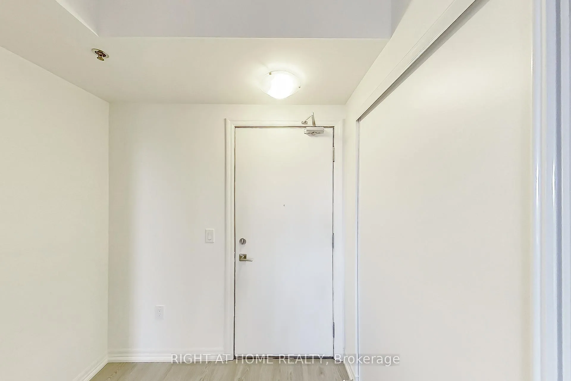 Photo 3 of Unit 207, 560 North Service Road, Grimsby, Grimsby Beach — HOMEH