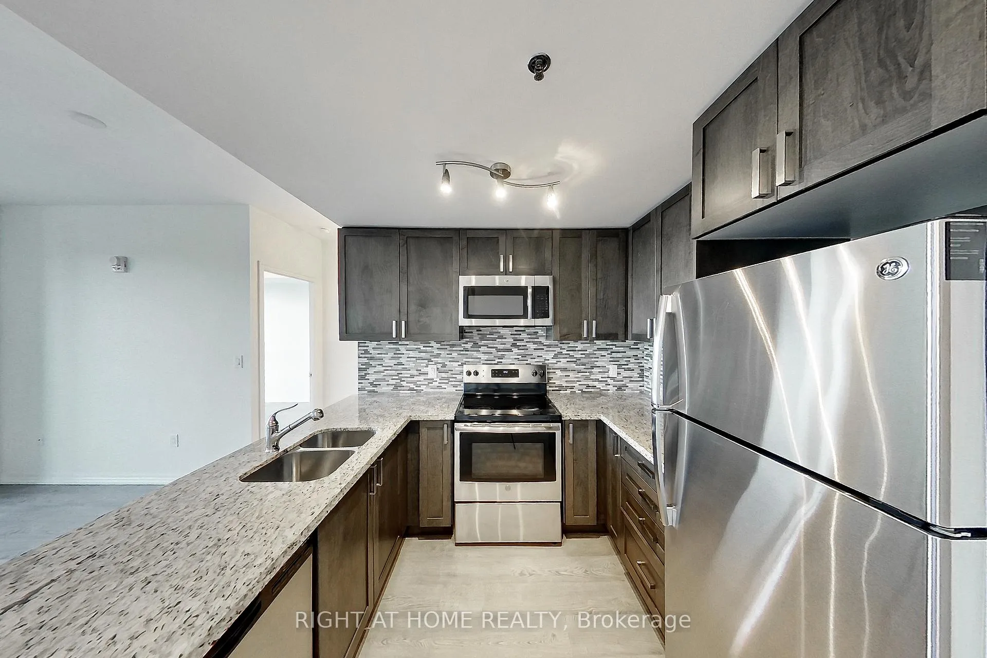 Photo 6 of Unit 207, 560 North Service Road, Grimsby, Grimsby Beach — HOMEH