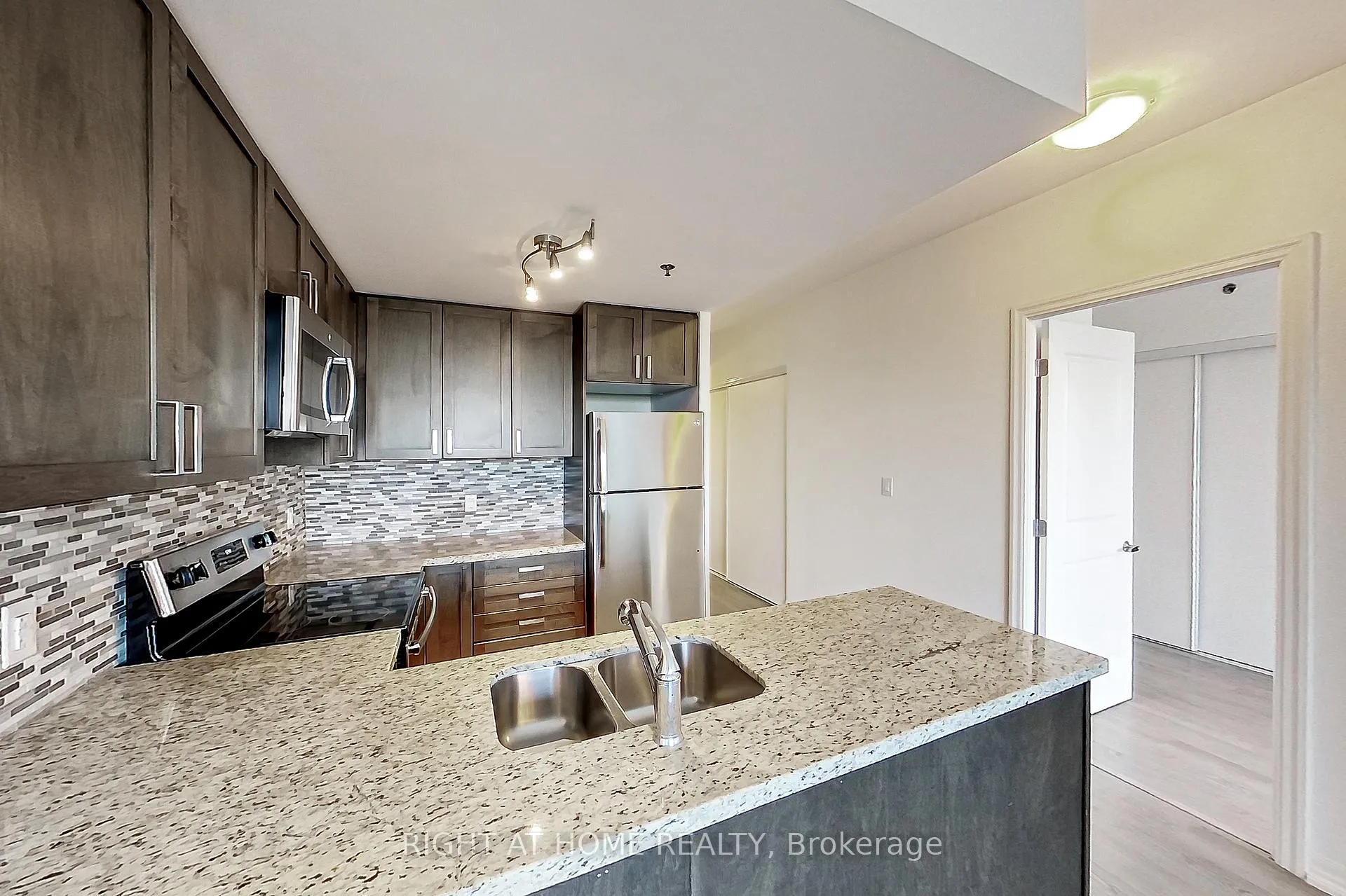 Photo 7 of Unit 207, 560 North Service Road, Grimsby, Grimsby Beach — HOMEH