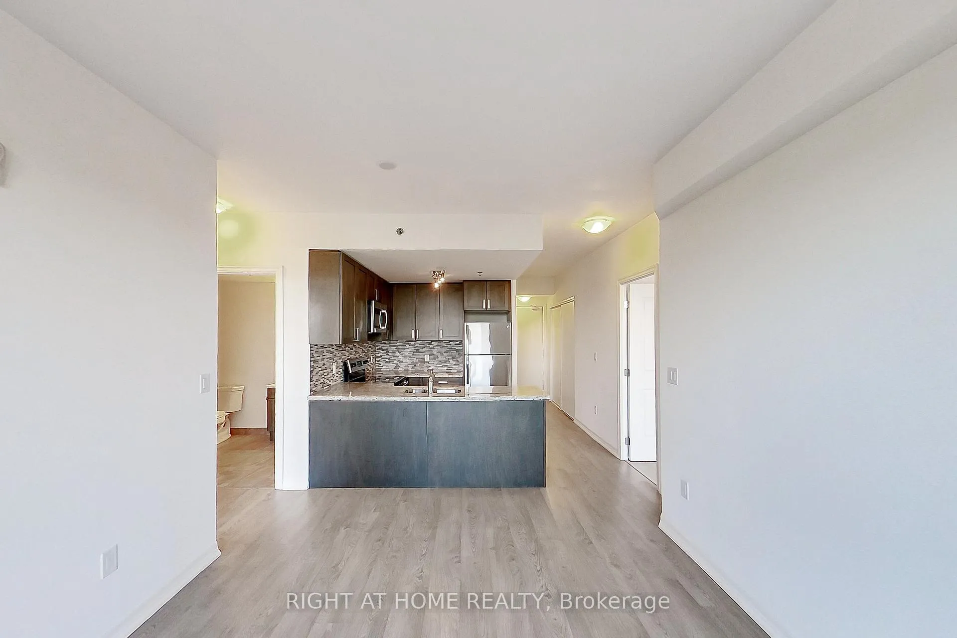 Photo 9 of Unit 207, 560 North Service Road, Grimsby, Grimsby Beach — HOMEH