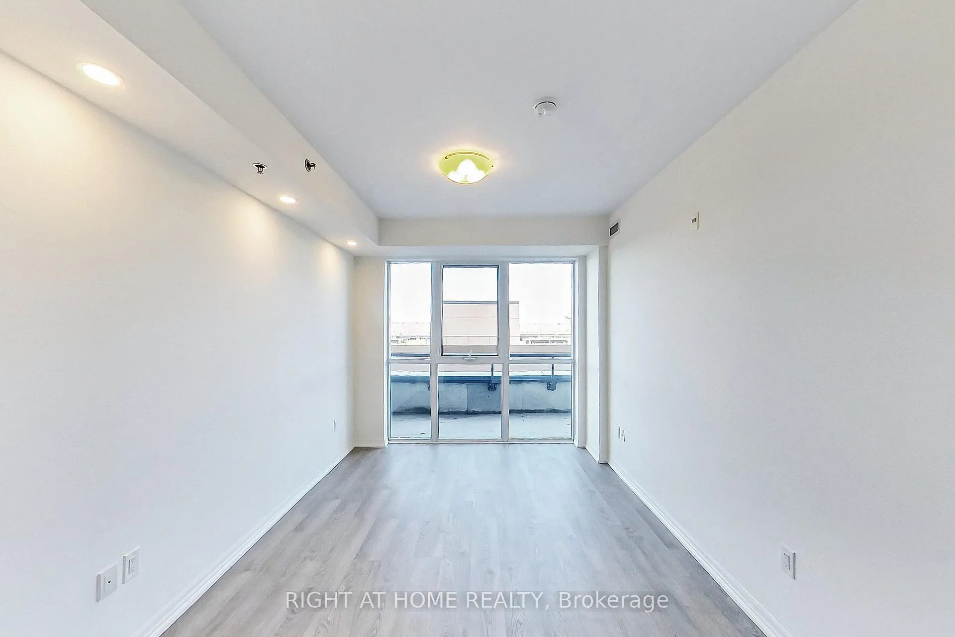 Photo 11 of Unit 207, 560 North Service Road, Grimsby, Grimsby Beach — HOMEH