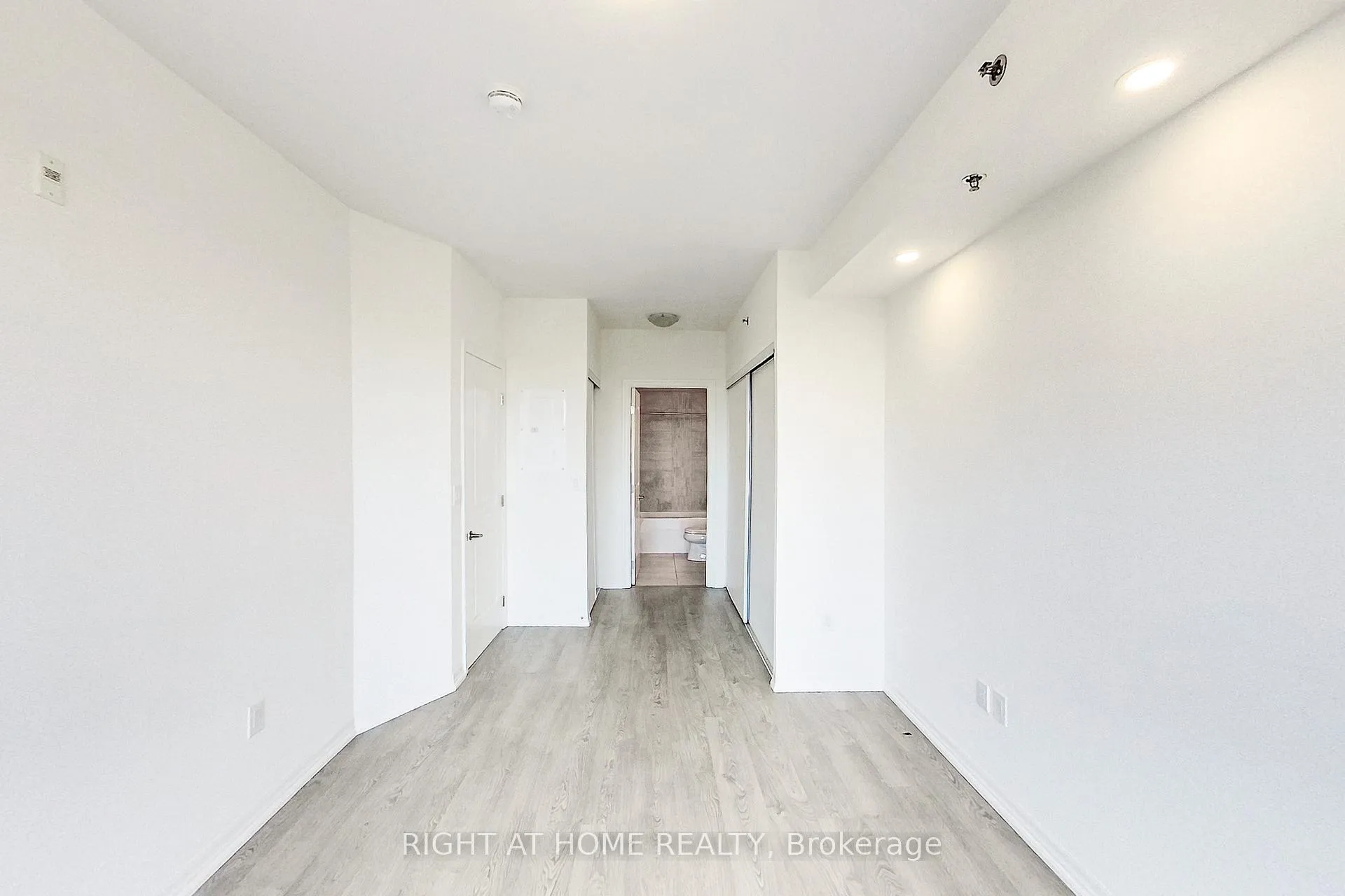 Photo 12 of Unit 207, 560 North Service Road, Grimsby, Grimsby Beach — HOMEH