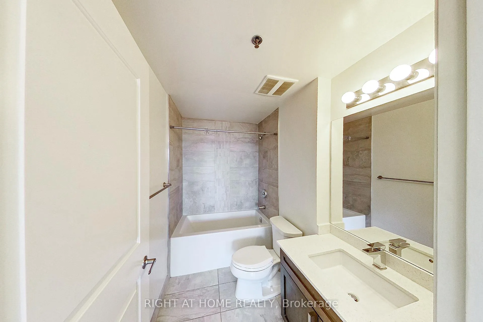 Photo 14 of Unit 207, 560 North Service Road, Grimsby, Grimsby Beach — HOMEH