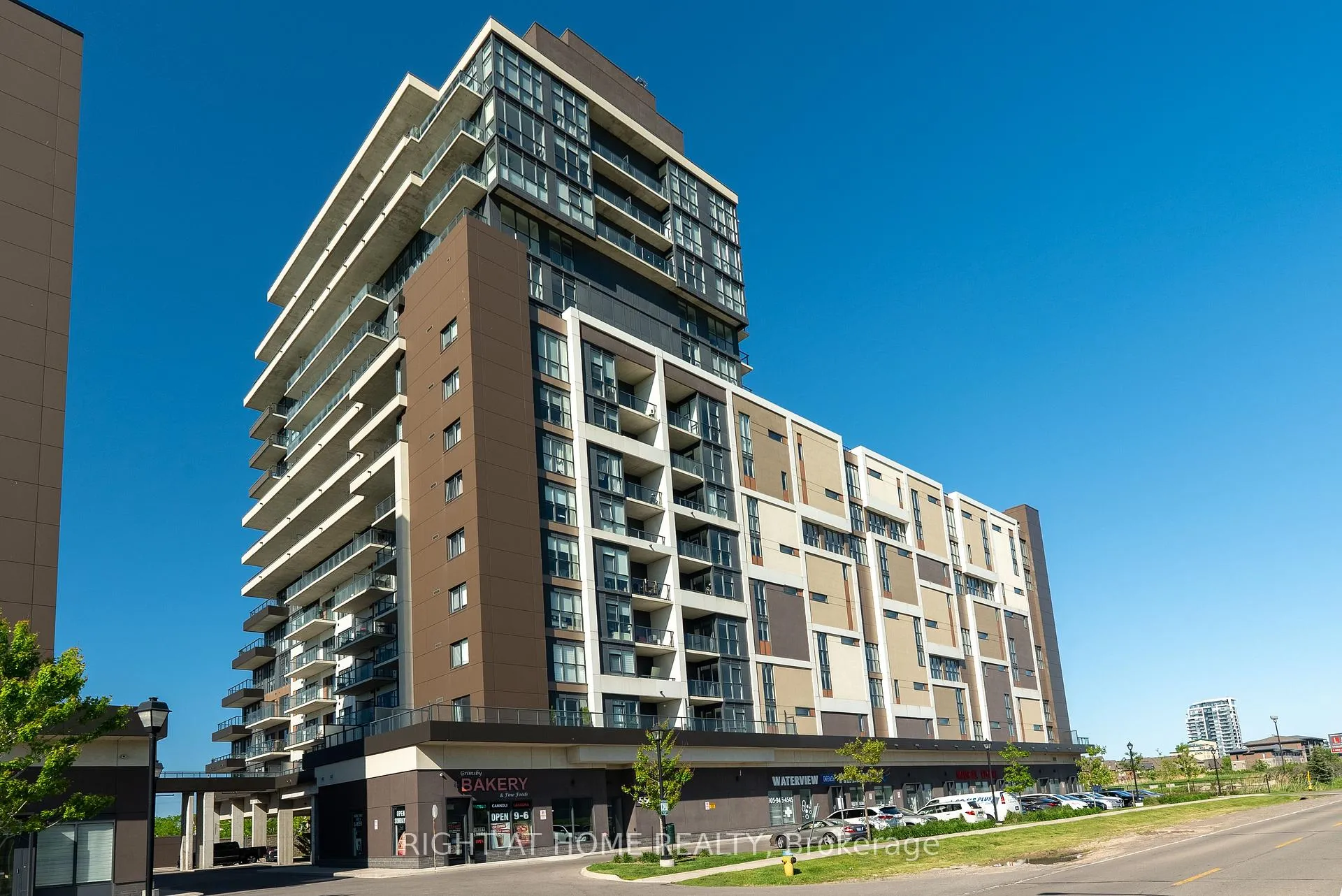 Photo of Unit 807, 560 North Service Road