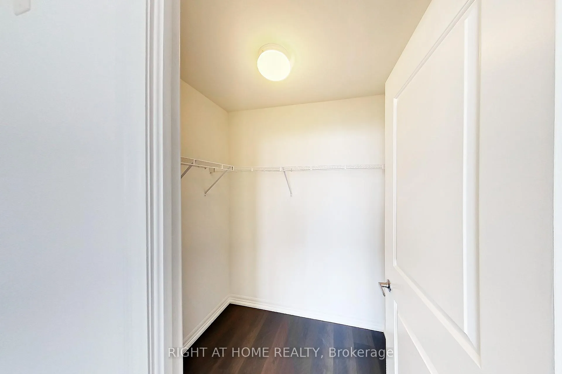 Photo 18 of Unit 807, 560 North Service Road, Grimsby, Grimsby Beach — HOMEH