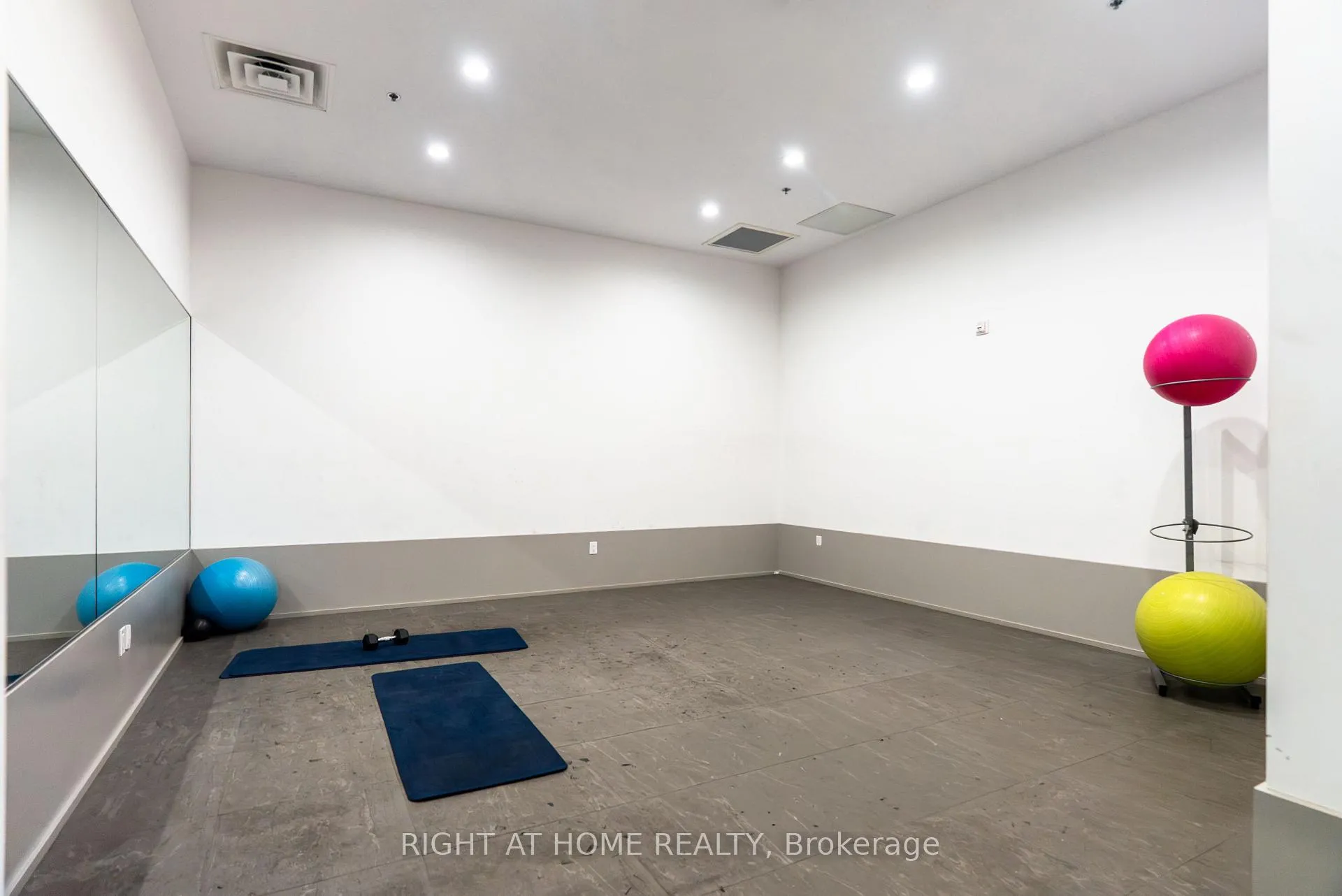Photo 27 of Unit 807, 560 North Service Road, Grimsby, Grimsby Beach — HOMEH