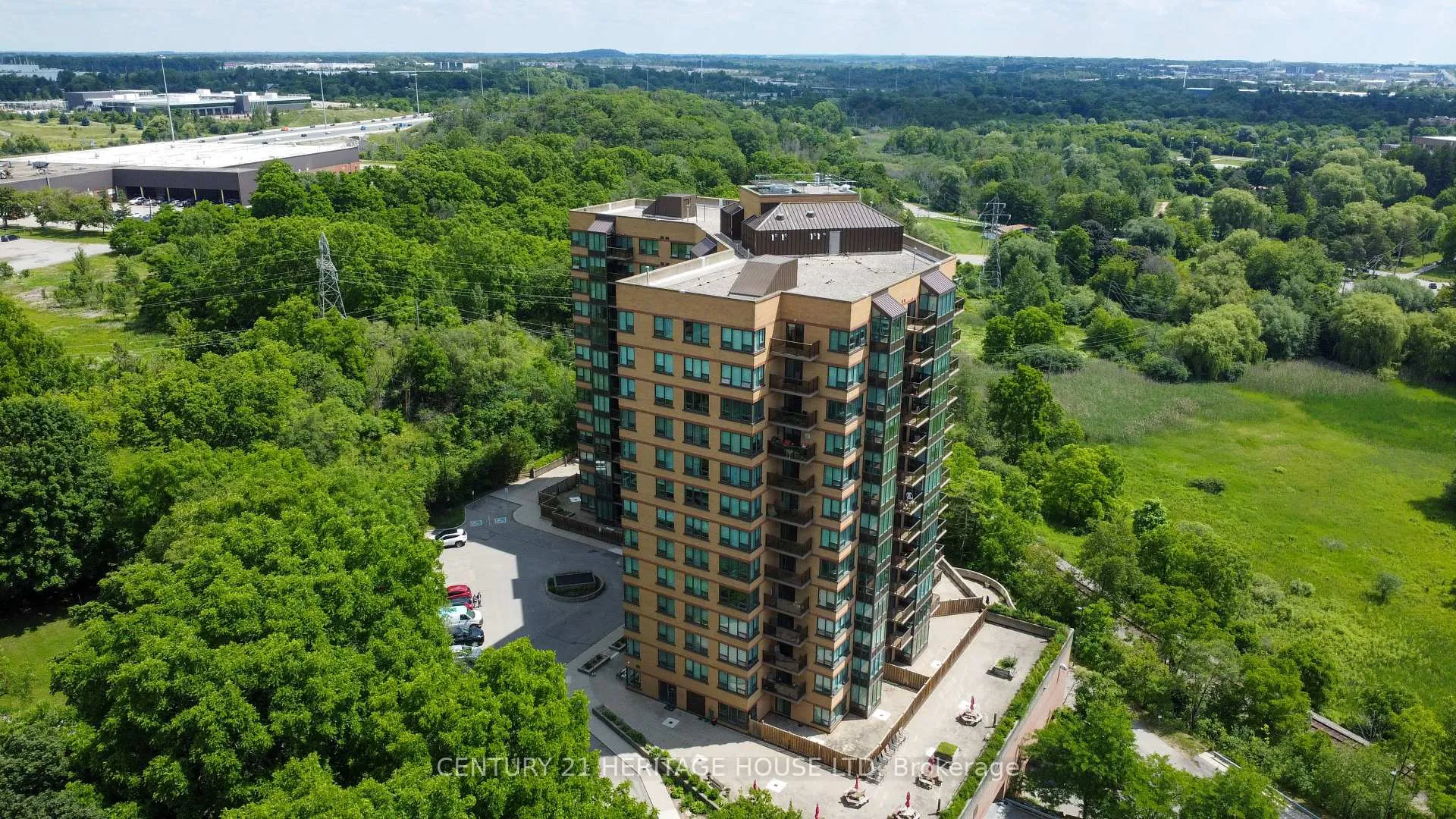 Photo 2 of Unit 305, 237 King Street W, Cambridge, Preston North — HOMEH