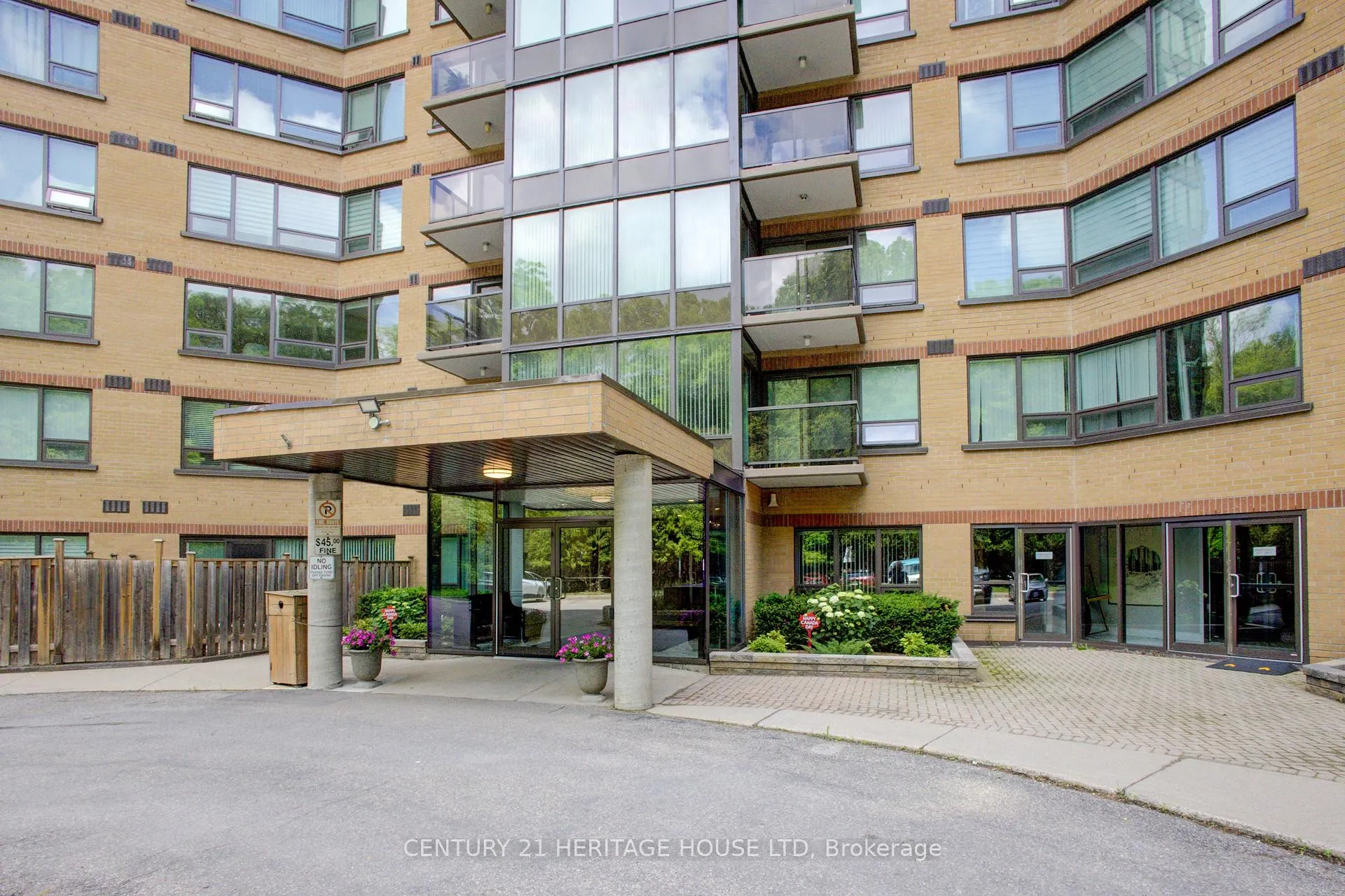 Photo 3 of Unit 305, 237 King Street W, Cambridge, Preston North — HOMEH