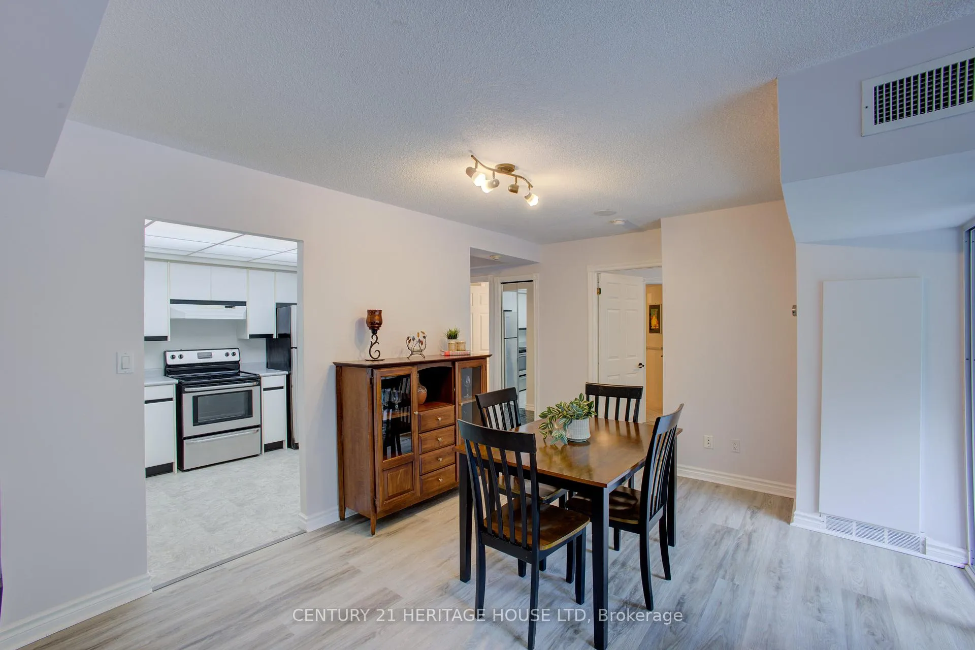 Photo 7 of Unit 305, 237 King Street W, Cambridge, Preston North — HOMEH