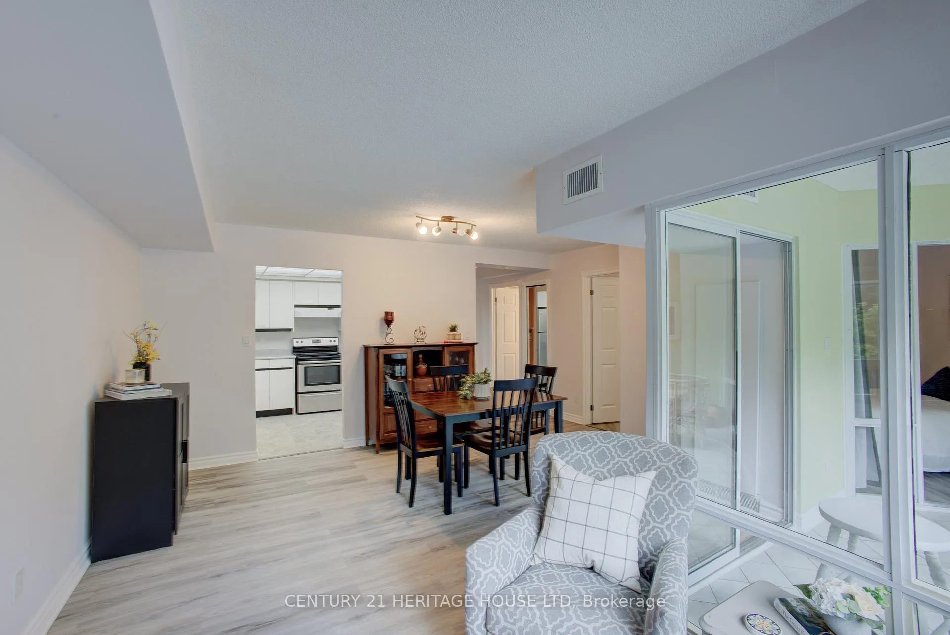 Photo 8 of Unit 305, 237 King Street W, Cambridge, Preston North — HOMEH