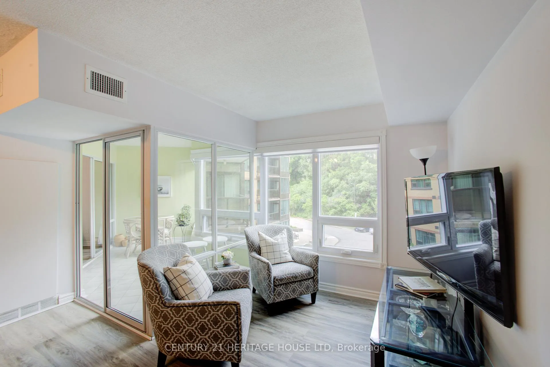 Photo 9 of Unit 305, 237 King Street W, Cambridge, Preston North — HOMEH