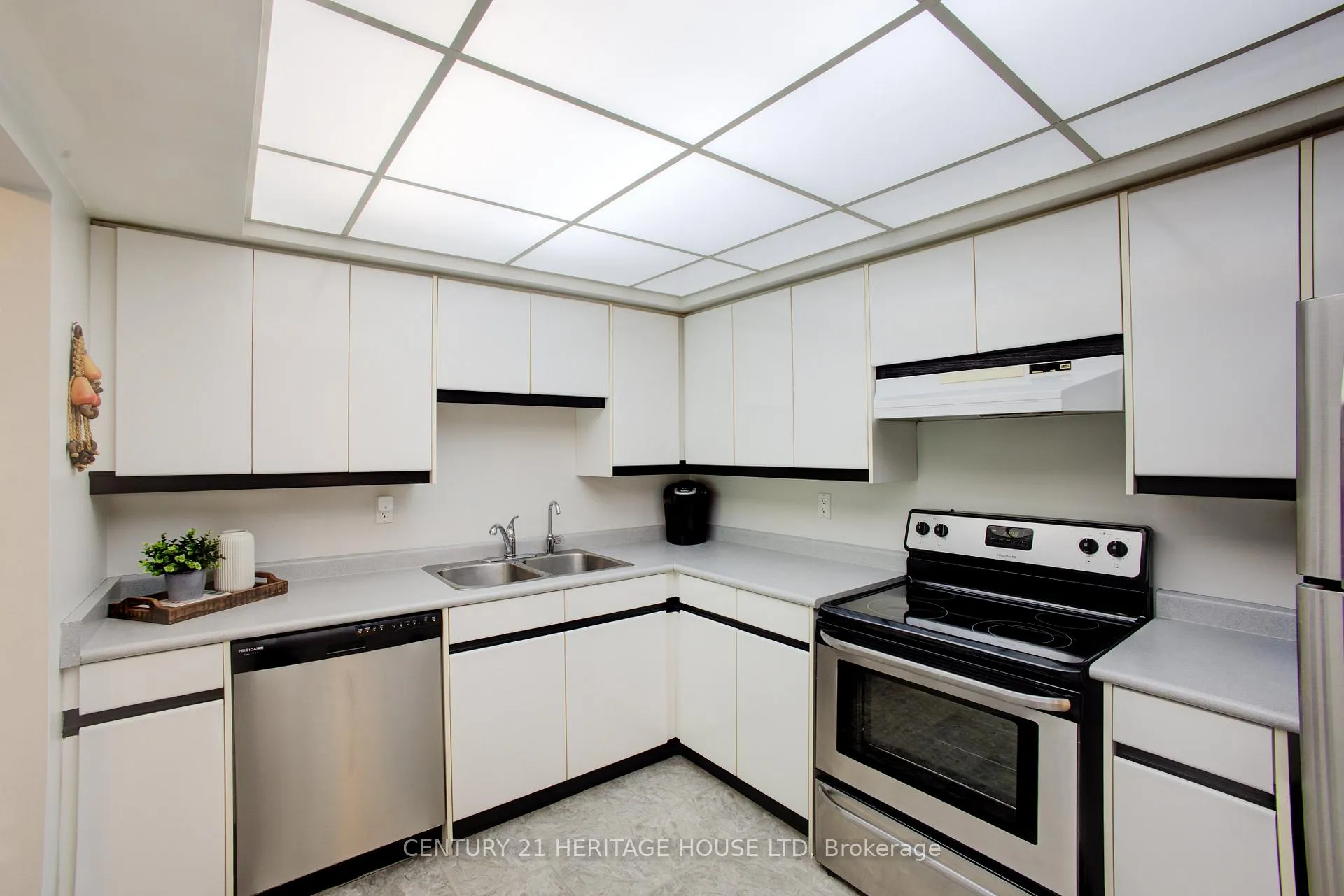 Photo 10 of Unit 305, 237 King Street W, Cambridge, Preston North — HOMEH