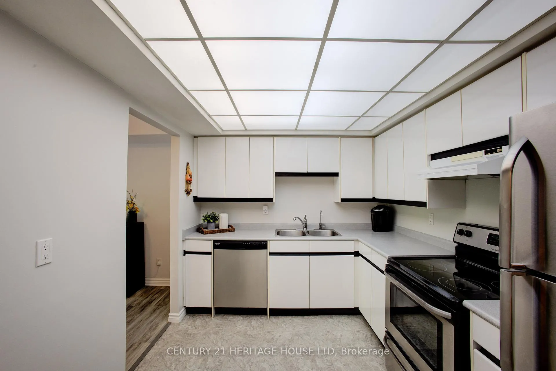 Photo 11 of Unit 305, 237 King Street W, Cambridge, Preston North — HOMEH