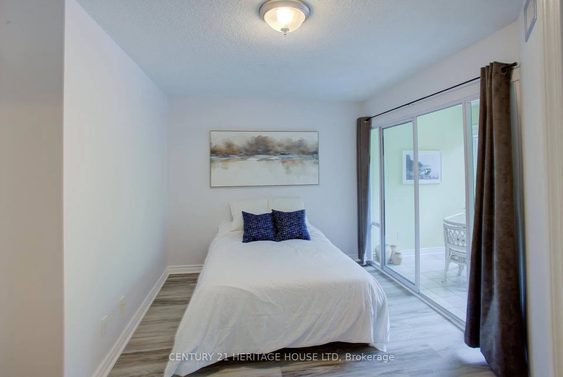 Photo 16 of Unit 305, 237 King Street W, Cambridge, Preston North — HOMEH