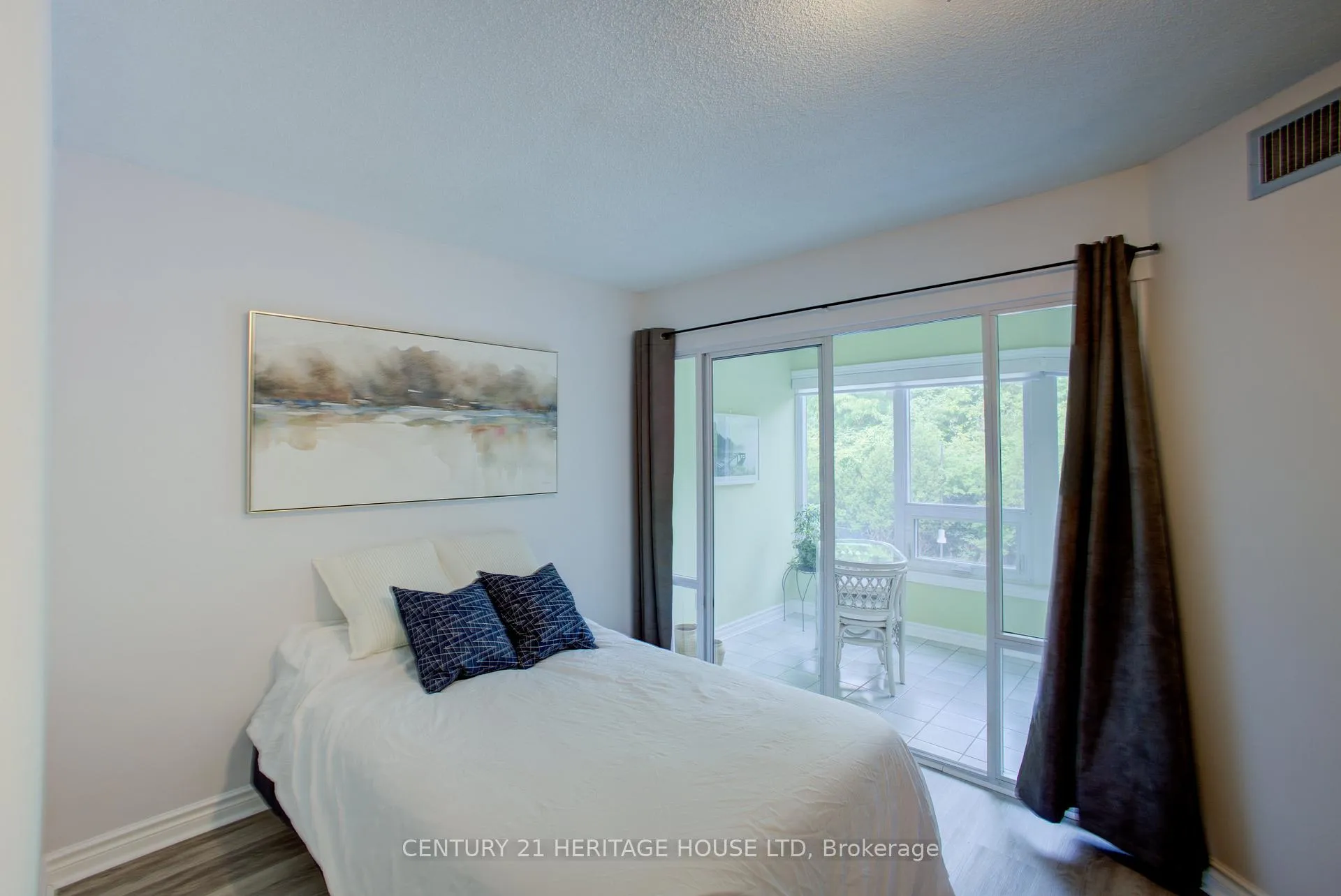 Photo 17 of Unit 305, 237 King Street W, Cambridge, Preston North — HOMEH