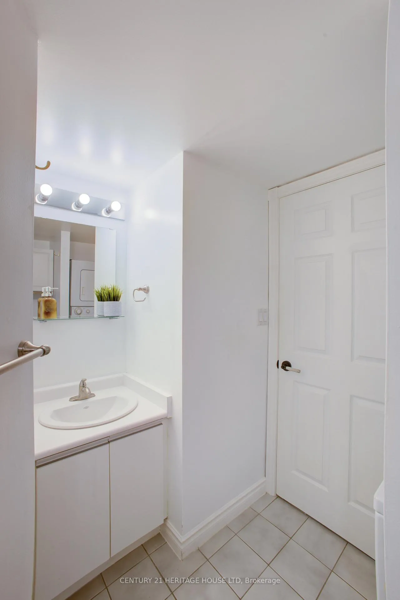 Photo 20 of Unit 305, 237 King Street W, Cambridge, Preston North — HOMEH