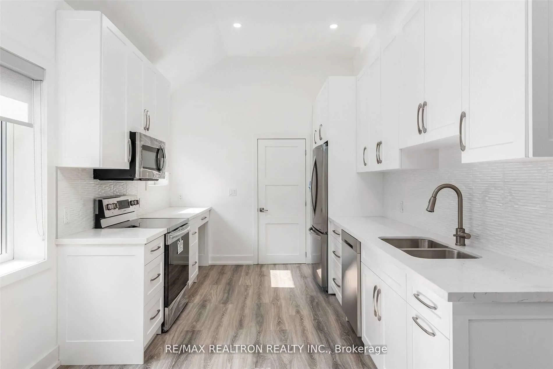 Photo 1 of 76 Lawrence Avenue W, Toronto, Lawrence Park North — HOMEH