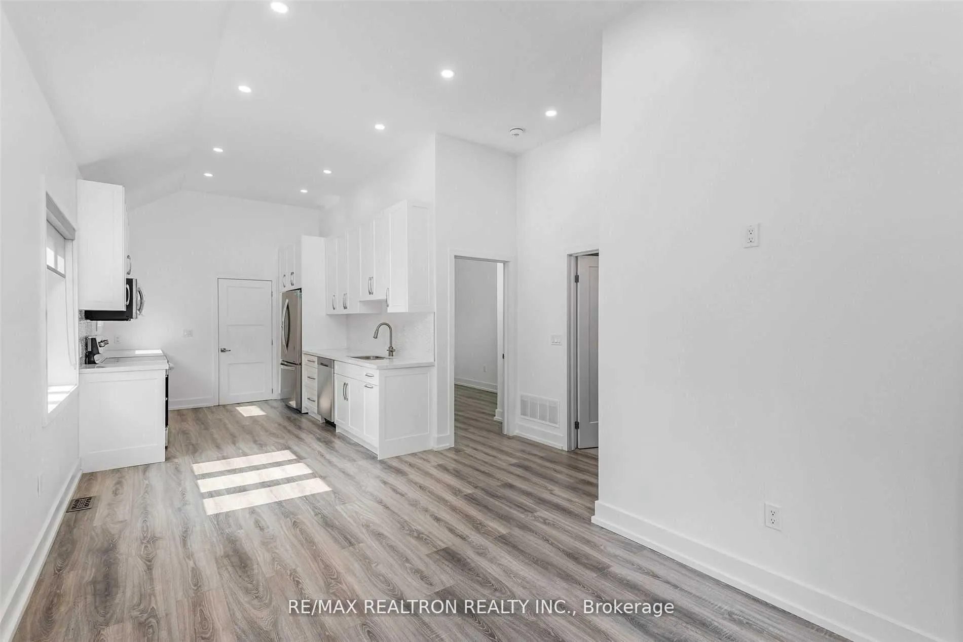 Photo 2 of 76 Lawrence Avenue W, Toronto, Lawrence Park North — HOMEH