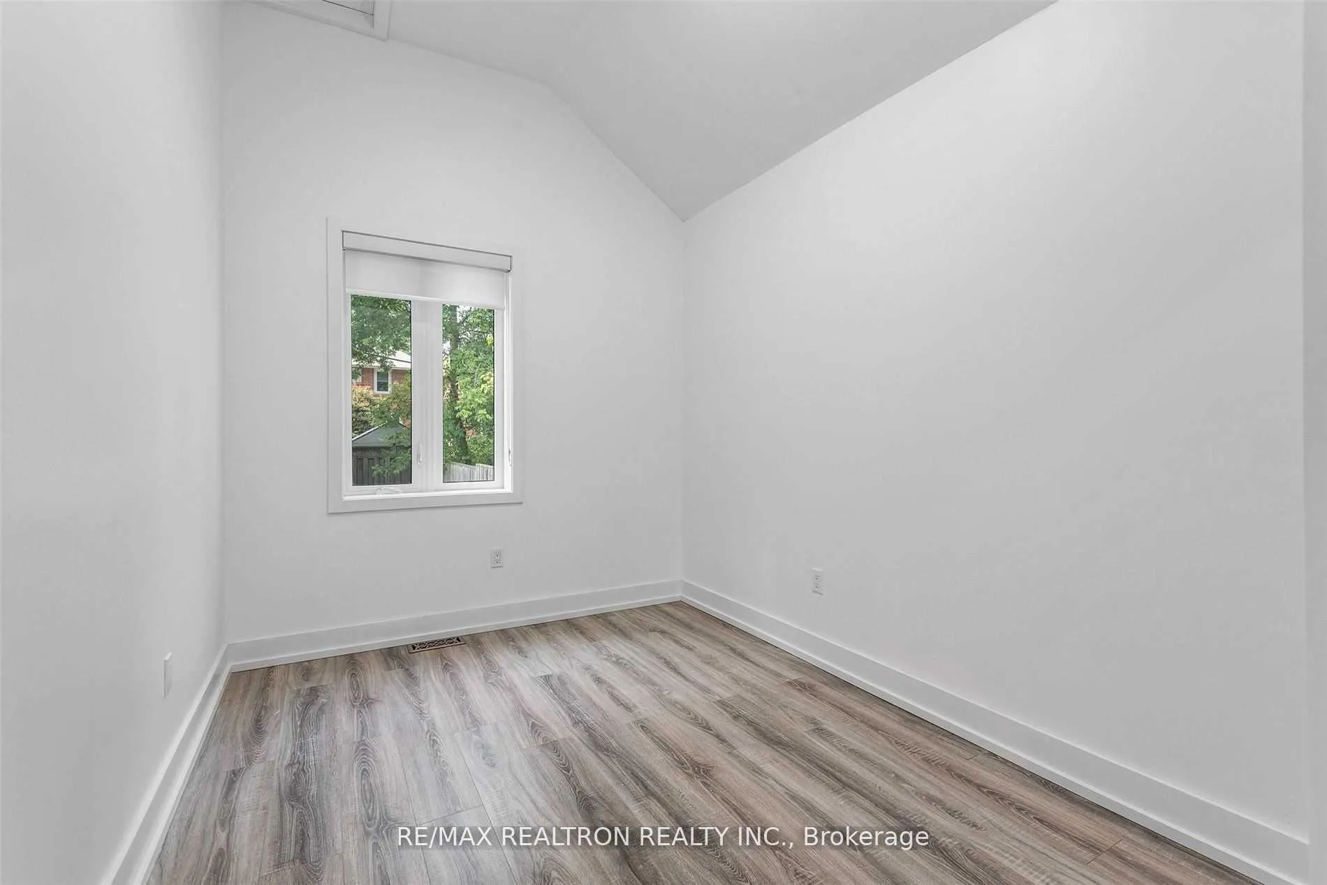 Photo 7 of 76 Lawrence Avenue W, Toronto, Lawrence Park North — HOMEH