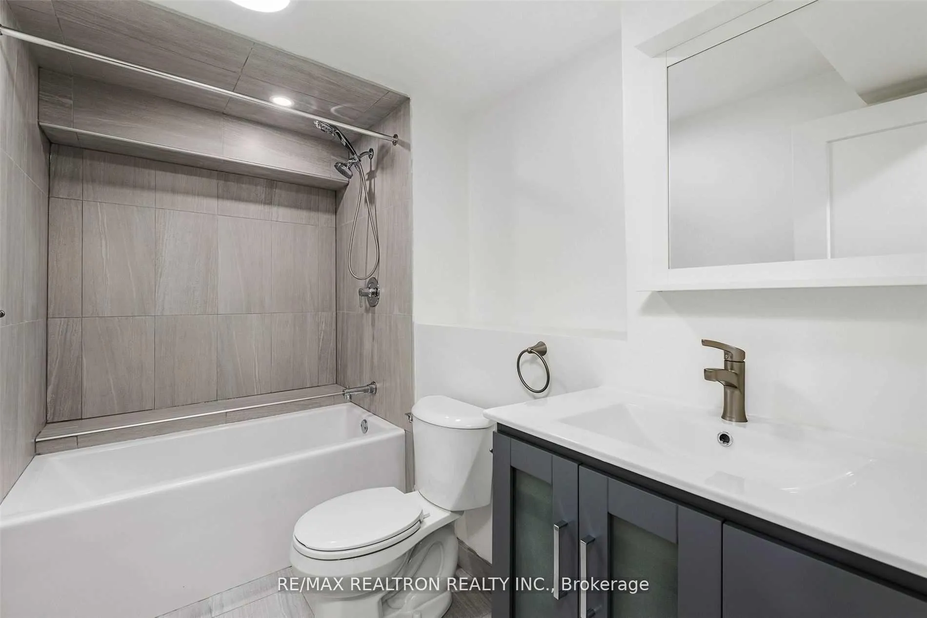 Photo 12 of 76 Lawrence Avenue W, Toronto, Lawrence Park North — HOMEH