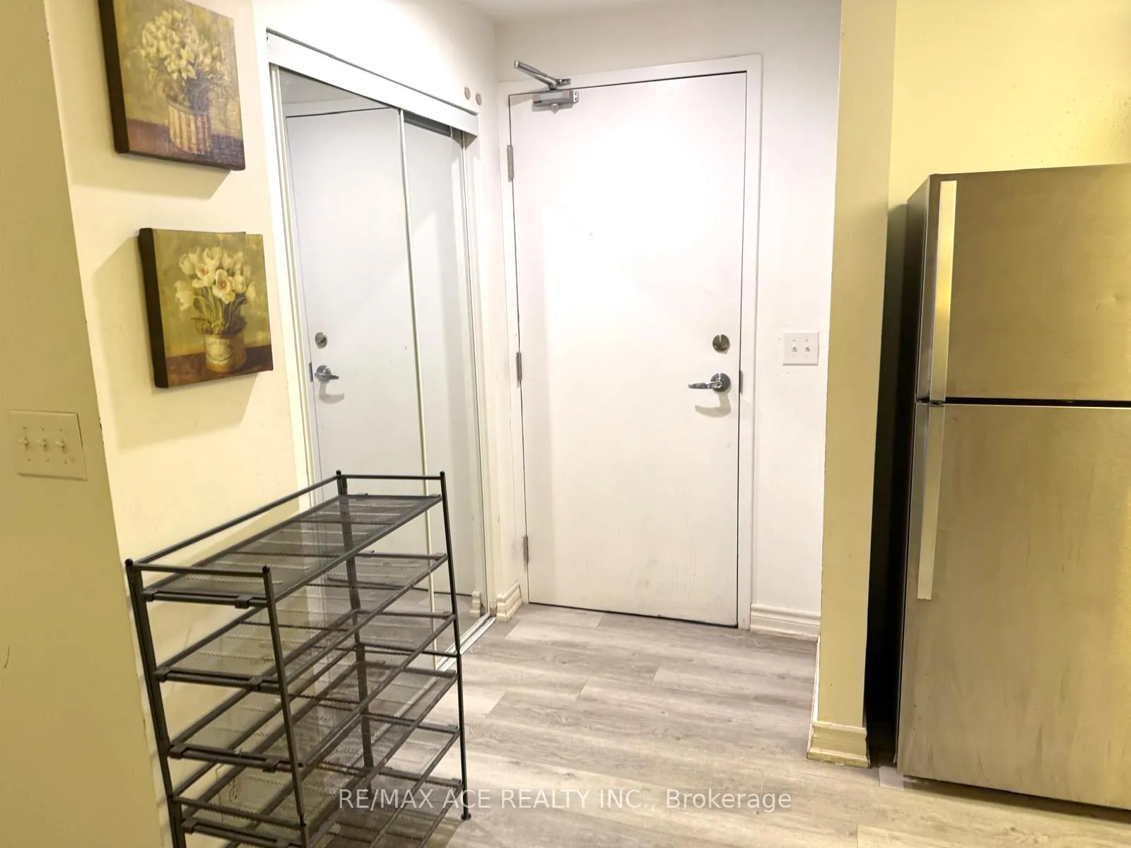 Photo 4 of Unit 504, 158 King Street N, Waterloo, Downtown Waterloo — HOMEH