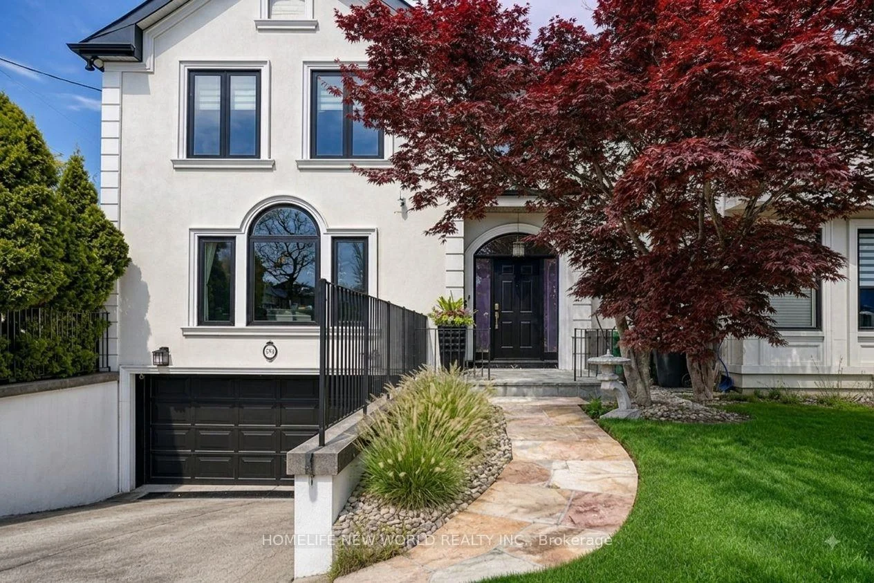 Front of 594 Woburn Avenue S