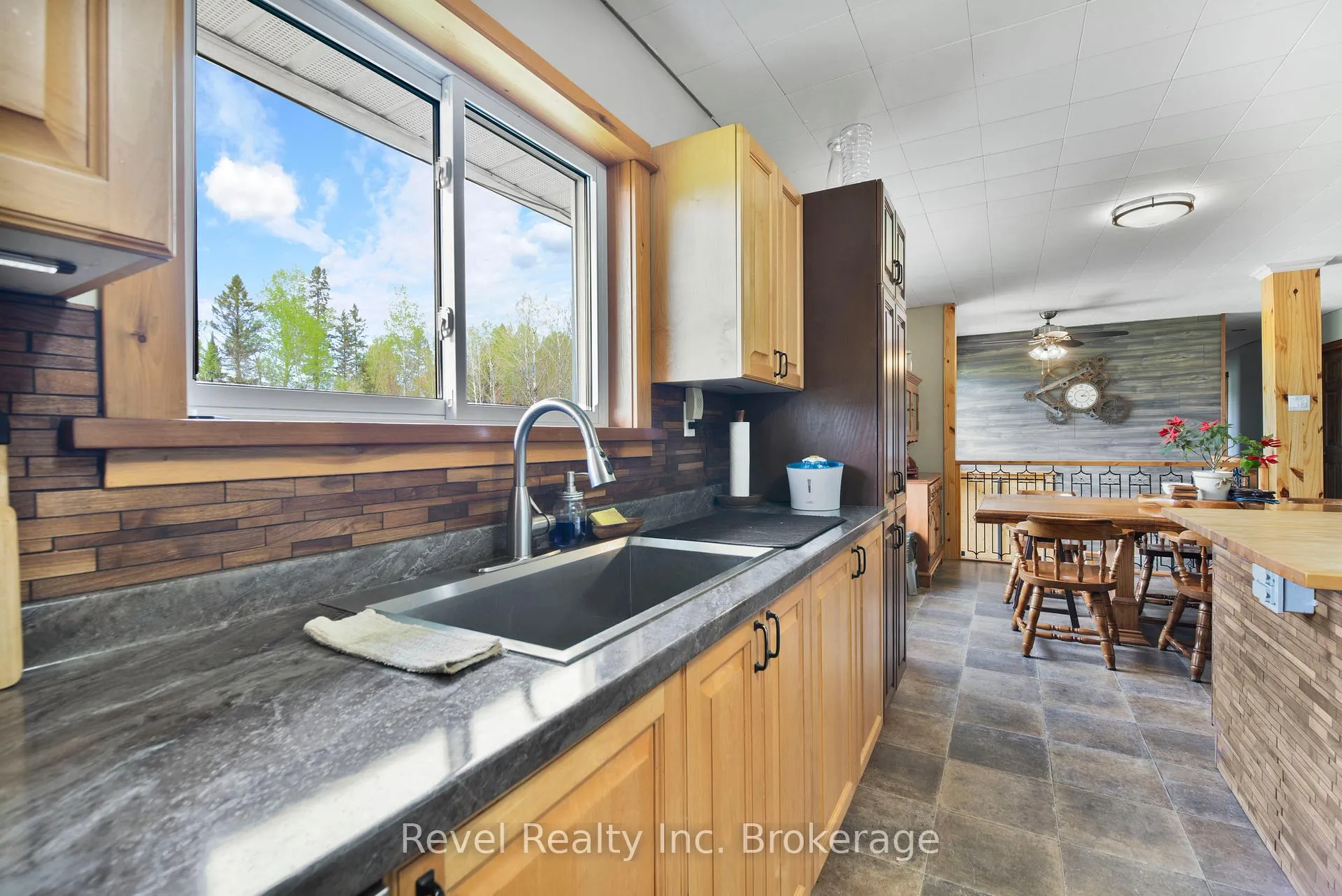 Photo 11 of 471 Lindquist Line, Powassan — HOMEH