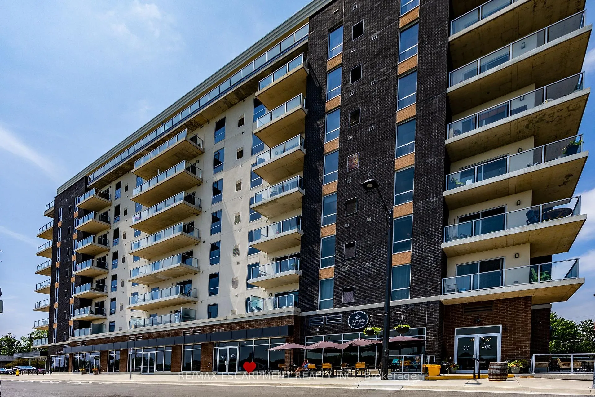 Photo 3 of Unit 201, 118 West Street, Port Colborne, Sugarloaf — HOMEH